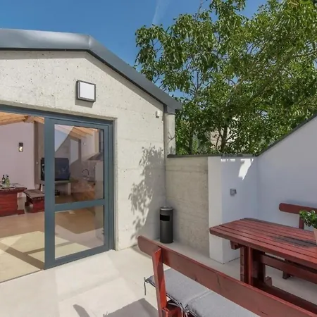 Apartment In Mit Terrasse Und Garten *