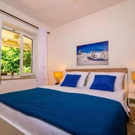 Apartment In Mit Terrasse Und Garten