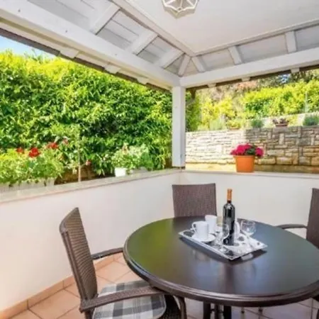 Apartment In Mit Terrasse Und Garten *